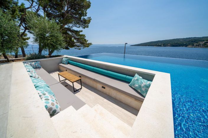 Image No.1-5 Bed Property for sale
