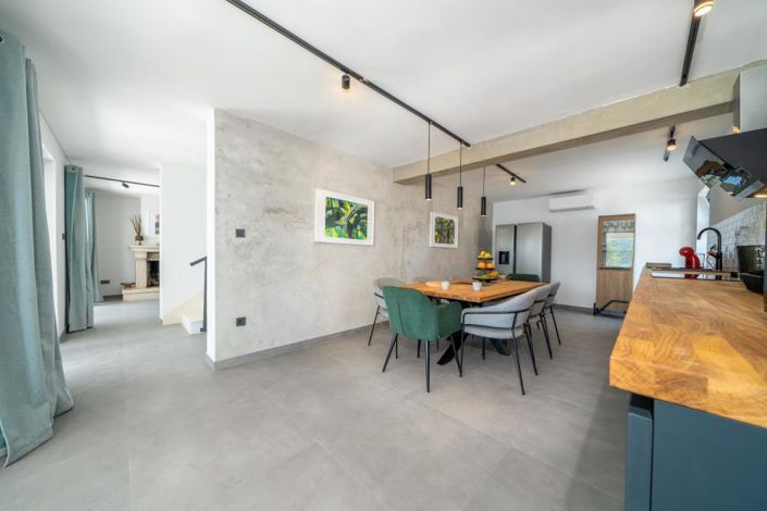 Image No.16-5 Bed Property for sale