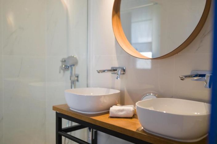 Image No.18-3 Bed Property for sale