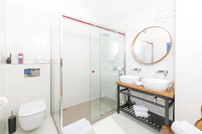 Image No.21-3 Bed Property for sale