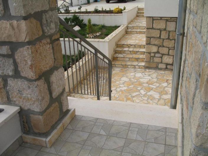 Image No.10-15 Bed Property for sale