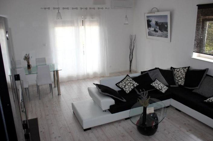 Image No.11-15 Bed Property for sale