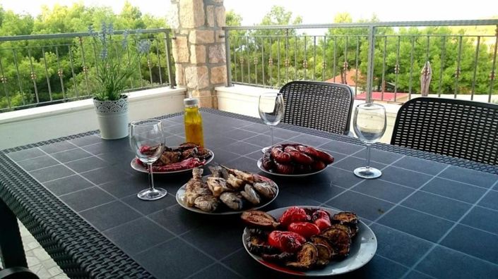 Image No.12-15 Bed Property for sale