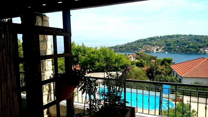 Image No.13-15 Bed Property for sale