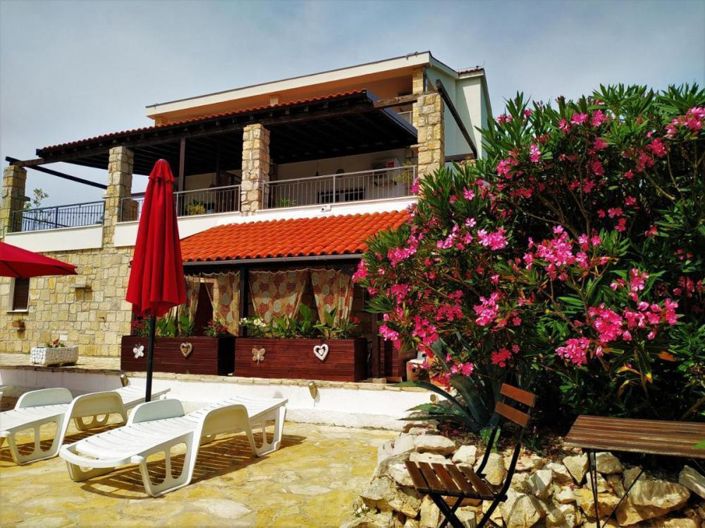 Image No.25-15 Bed Property for sale