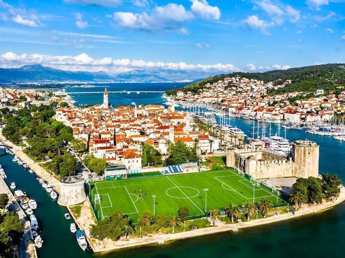 Image No.2-18 Bed Property for sale