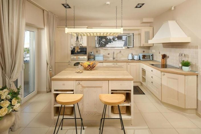 Image No.13-5 Bed Property for sale