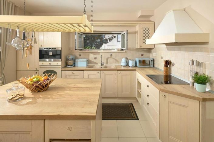 Image No.14-5 Bed Property for sale