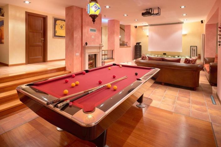 Image No.15-5 Bed Property for sale