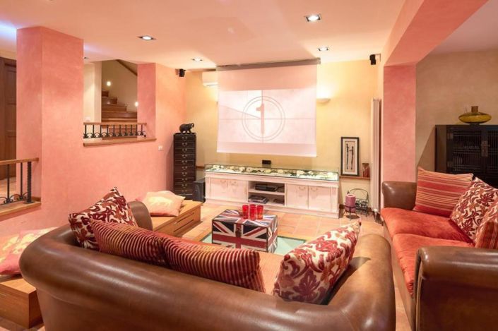 Image No.18-5 Bed Property for sale