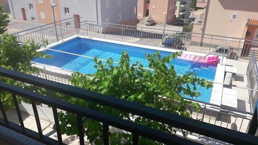 Image No.25-12 Bed Property for sale