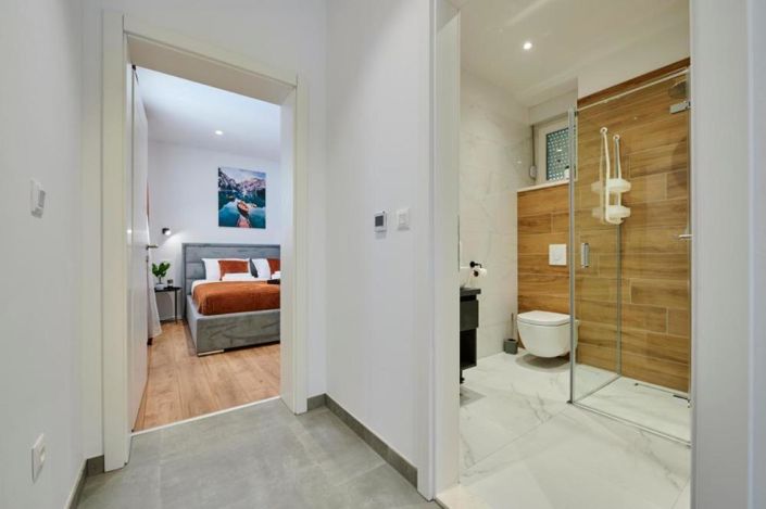 Image No.11-4 Bed Property for sale