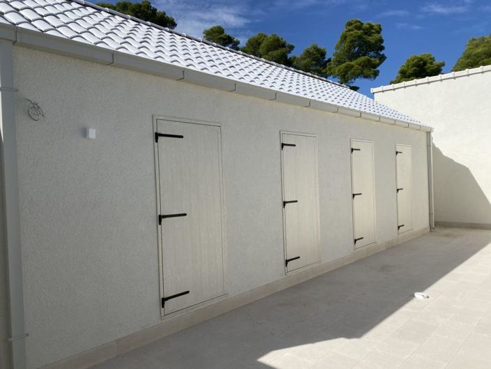 Image No.10-3 Bed Property for sale