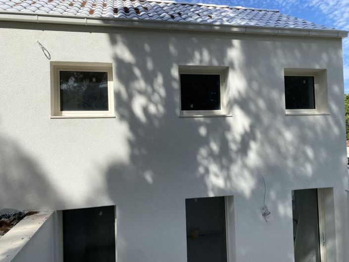 Image No.18-3 Bed Property for sale