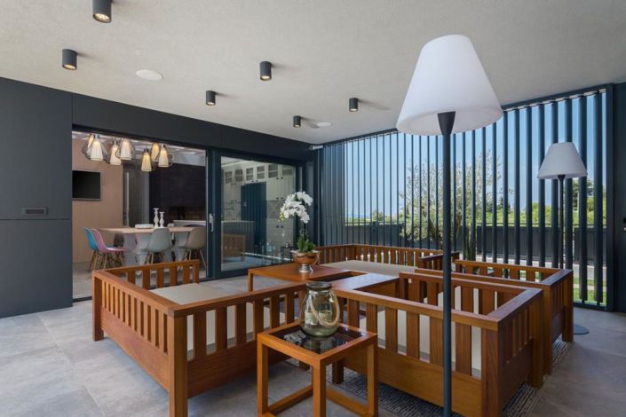 Image No.10-5 Bed Property for sale