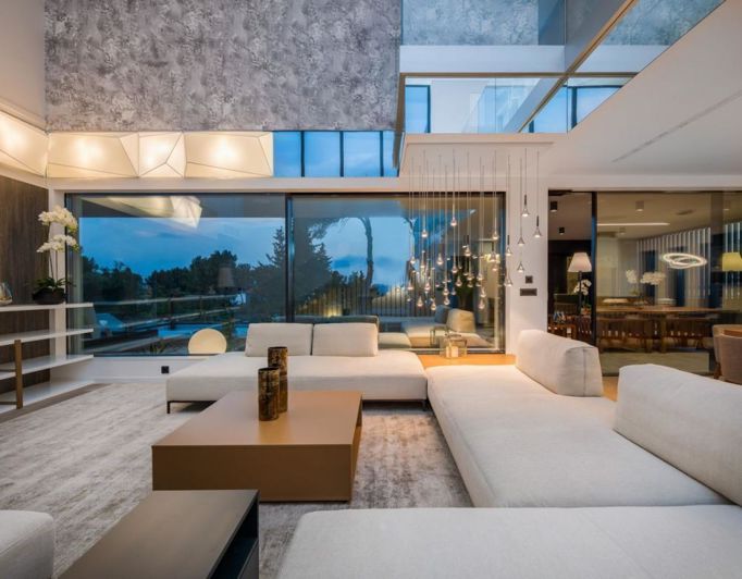 Image No.11-5 Bed Property for sale