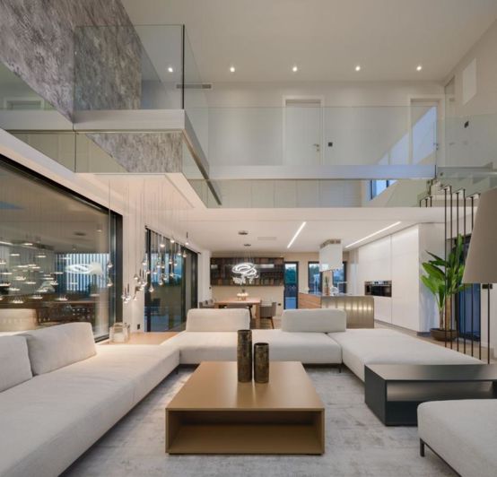 Image No.12-5 Bed Property for sale