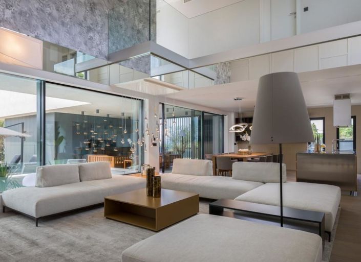 Image No.17-5 Bed Property for sale