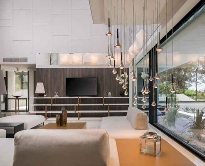 Image No.18-5 Bed Property for sale