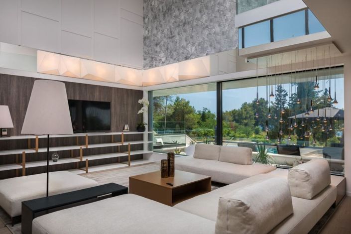 Image No.19-5 Bed Property for sale