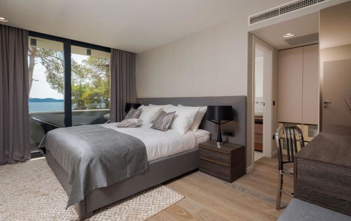 Image No.25-5 Bed Property for sale