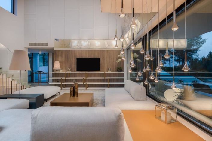 Image No.6-5 Bed Property for sale