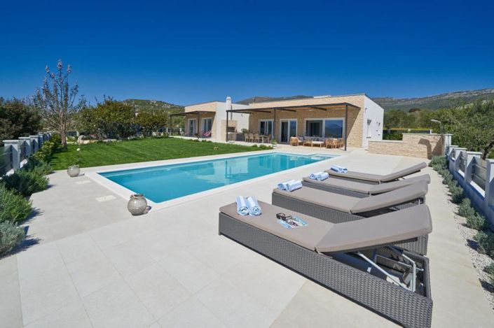 Image No.1-4 Bed Property for sale