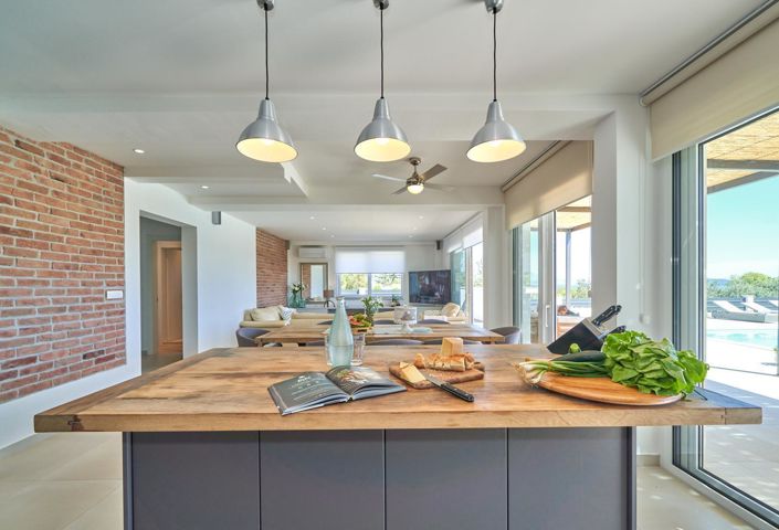 Image No.2-4 Bed Property for sale