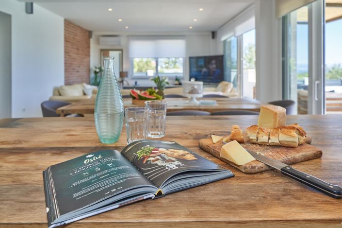 Image No.4-4 Bed Property for sale