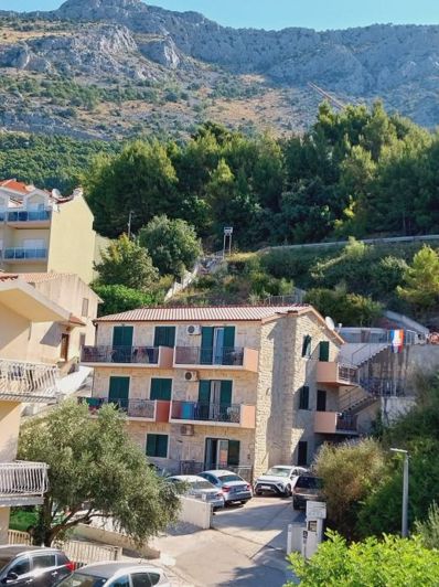 Image No.6-9 Bed Property for sale