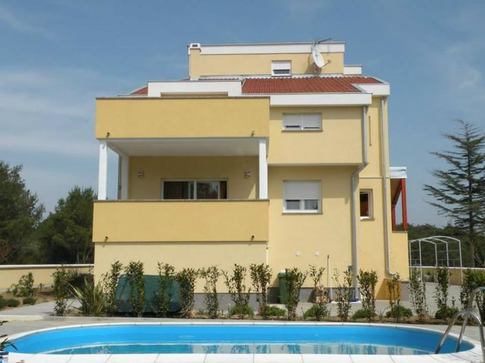 Image No.1-5 Bed Property for sale