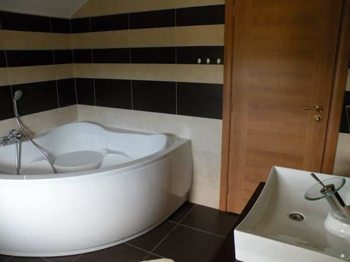 Image No.9-5 Bed Property for sale