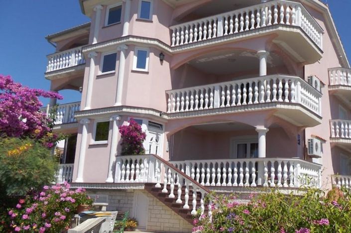 Image No.1-9 Bed Property for sale