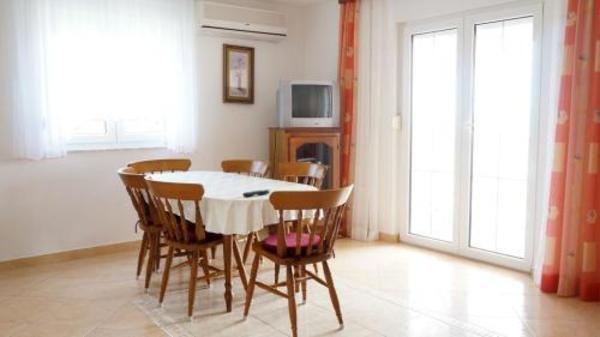 Image No.7-9 Bed Property for sale