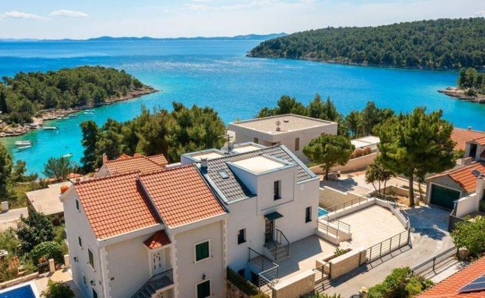 Image No.1-5 Bed Property for sale