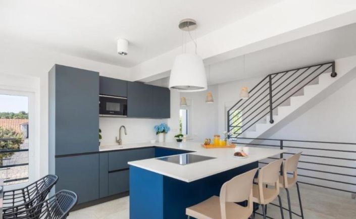 Image No.10-5 Bed Property for sale