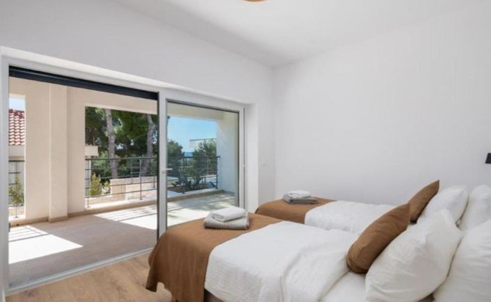 Image No.20-5 Bed Property for sale