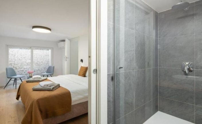 Image No.22-5 Bed Property for sale