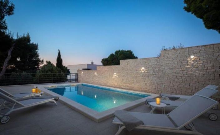 Image No.24-5 Bed Property for sale