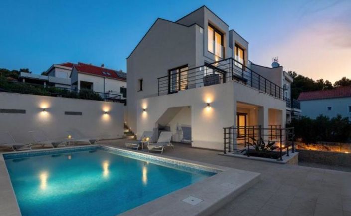 Image No.25-5 Bed Property for sale