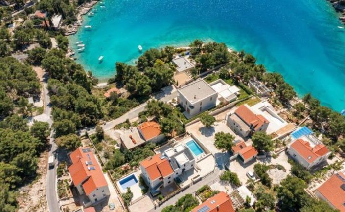 Image No.3-5 Bed Property for sale