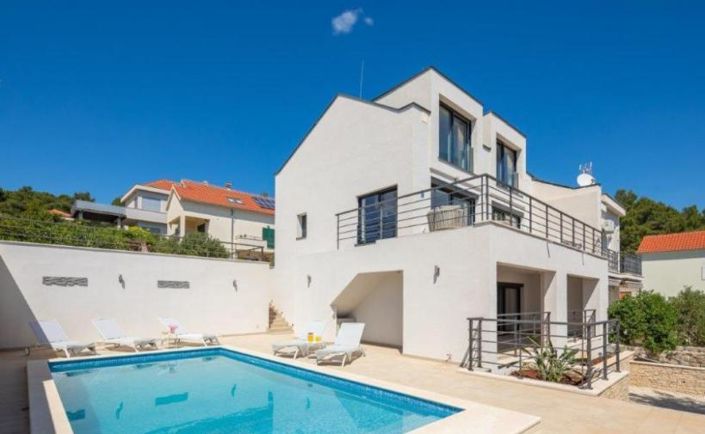 Image No.5-5 Bed Property for sale