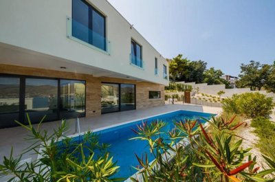 1 - Ciovo, Property