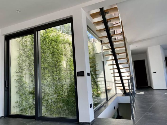 Image No.9-4 Bed Property for sale