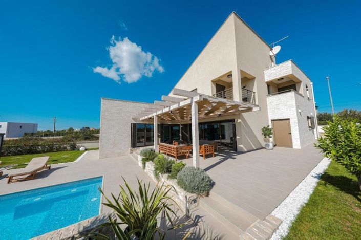 Image No.1-3 Bed Property for sale