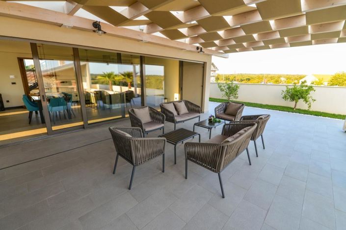 Image No.17-3 Bed Property for sale