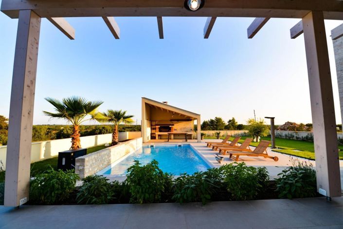 Image No.18-3 Bed Property for sale