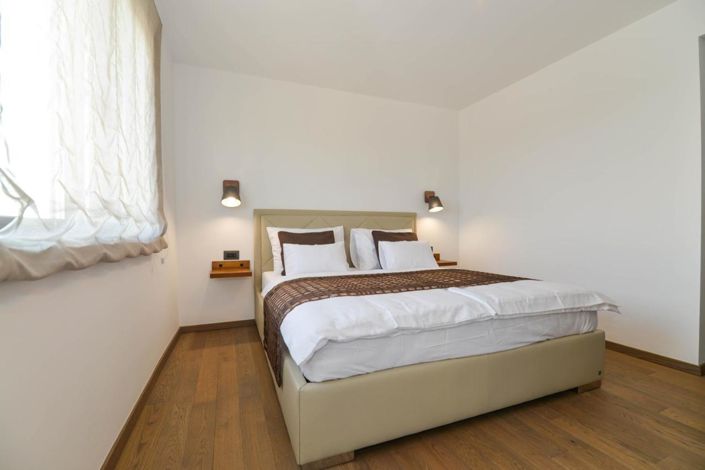 Image No.19-3 Bed Property for sale