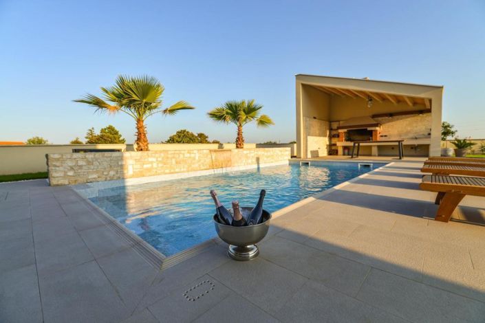 Image No.7-3 Bed Property for sale