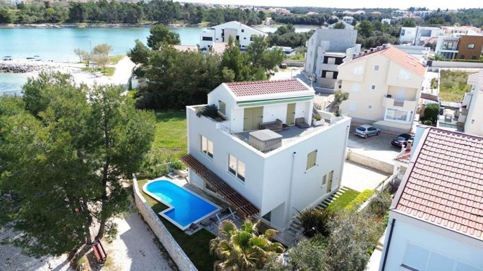 Image No.6-4 Bed Property for sale